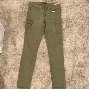 Green Levi’s skinny cargo pants